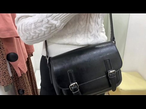 ❤️ Offentlig onani af ung kælling FeralBerry med en dildo i prøverummet Fucking video at da.kutjeporno.ru ❌️❤